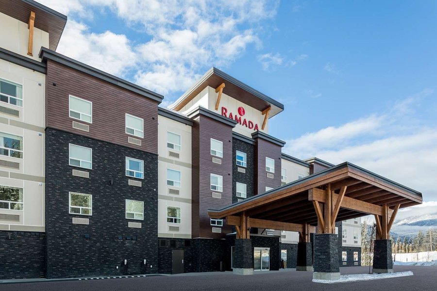 RAMADA BY WYNDHAM REVELSTOKE 94 (̶1̶2̶9̶) Updated 2021 Prices & Hotel Reviews British