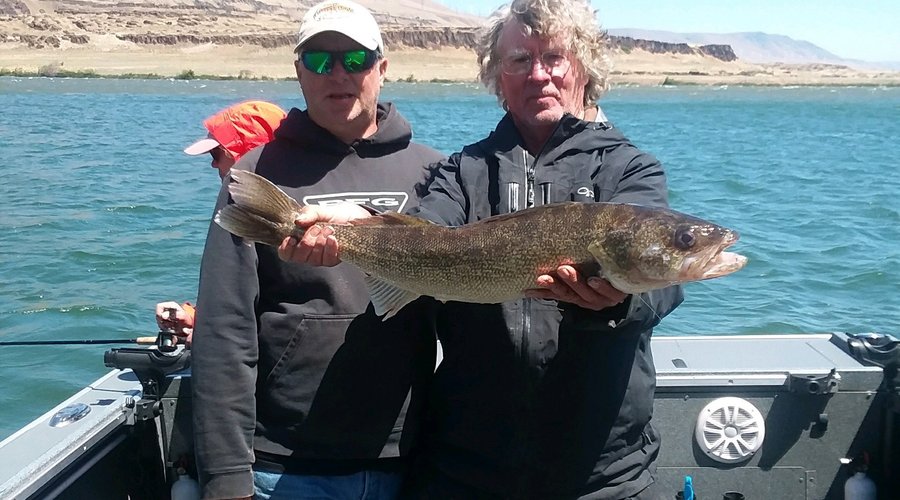 Rufus Hillview Inn - Well know Fishing Guide Charlie Foster and his client show a 31" walleye