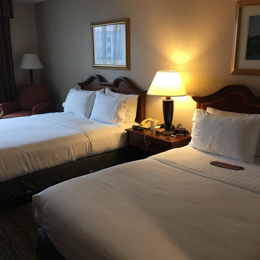 HOLIDAY INN ARLINGTON AT BALLSTON $76 ($̶1̶1̶2̶) - Prices & Hotel ...