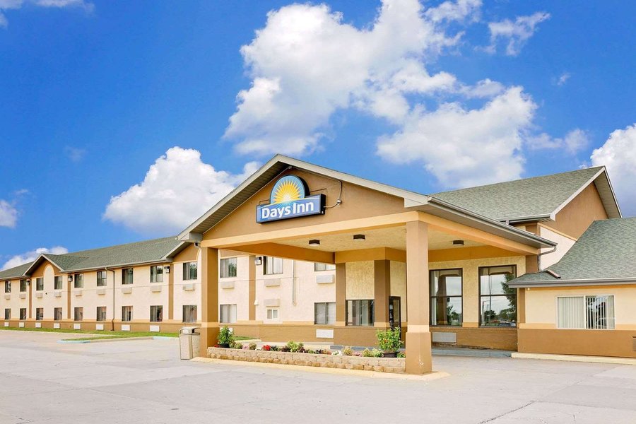 DAYS INN WYNDHAM NORTH SIOUX CITY  54     6  4    Updated 2021 Prices