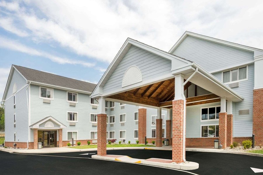 DAYS INN & SUITES BY WYNDHAM MILFORD $70 ($̶8̶2̶) - Prices & Hotel ...