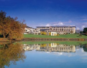 Waipuna Hotel & Conference Centre in Mount Wellington, image may contain: Waterfront, Scenery, Pond, Grass