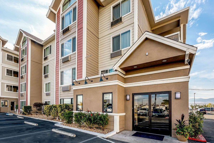 QUALITY INN & SUITES Updated 2021 Prices, Hotel Reviews, and Photos