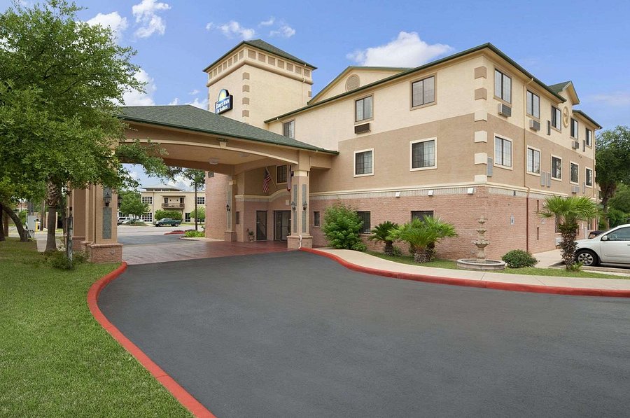 DAYS INN WYNDHAM SUITES SAN ANTONIO NORTH STONE OAK  48     6  3  