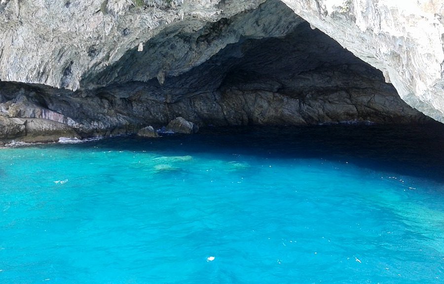 Papanikolis Cave image
