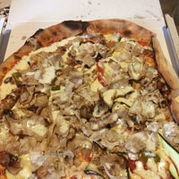 Pizza kebab completa e pizza mekki con carne kebab più verdure grigliate....troppo buone!!!