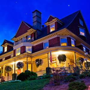 Old Rittenhouse Inn at Night