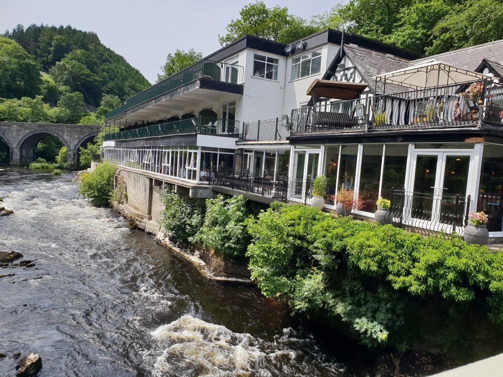 Discover Llangoed Hall - A Luxurious Welsh Retreat for Travelers