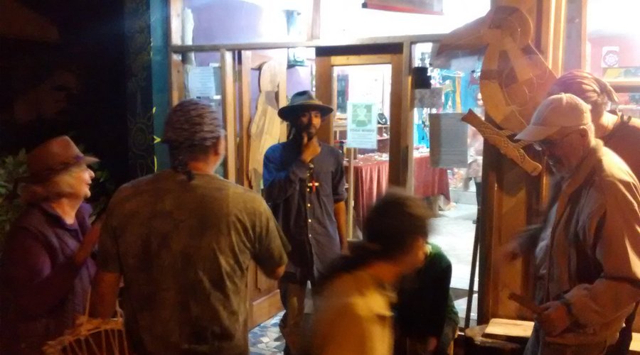 todos los sabados, 19 hs, una hermosa tamborada en El Escampadero