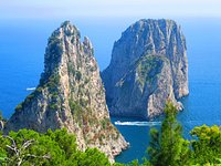 Capri - 🇬🇧The Natural Arch is an extraordinary Paleolithic