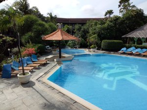 Kolam Renang & Pantai