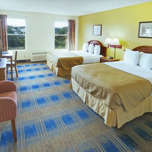 Standard Queens Room