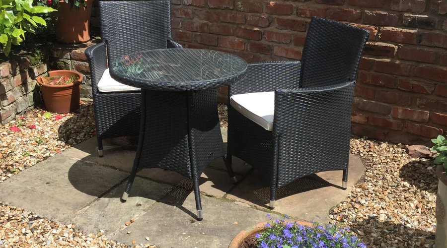 Breakfast can be served in the garden 
