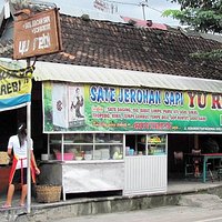 sate kere Yu Rebi Belakang Sriwedari