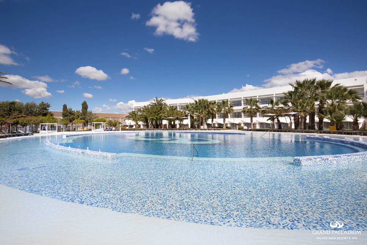 Grand Palladium Palace Ibiza Resort &amp; Spa, hotel in Spain