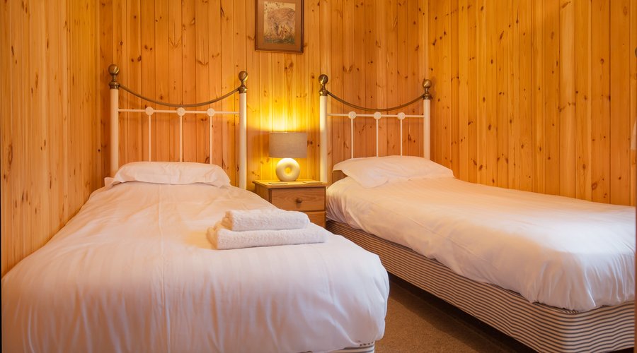 Woodcombe Lodges & Cottages Yew Tree twin bedroom