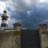 Il faro non può essere raggiunto ma lo si può ammirare dal cancello. La vista da lì è spettacola