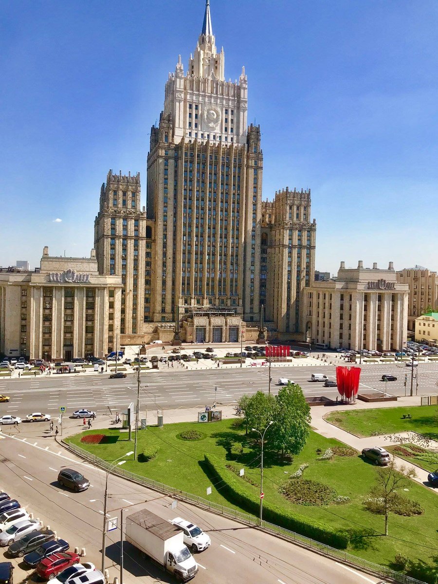 Отели в центре москвы. Азимут Смоленская Москва. Смоленская площадь Азимут. Азимут отель Москва Смоленская Москва Сити. Азимут гостиница Москва в центре Москвы.