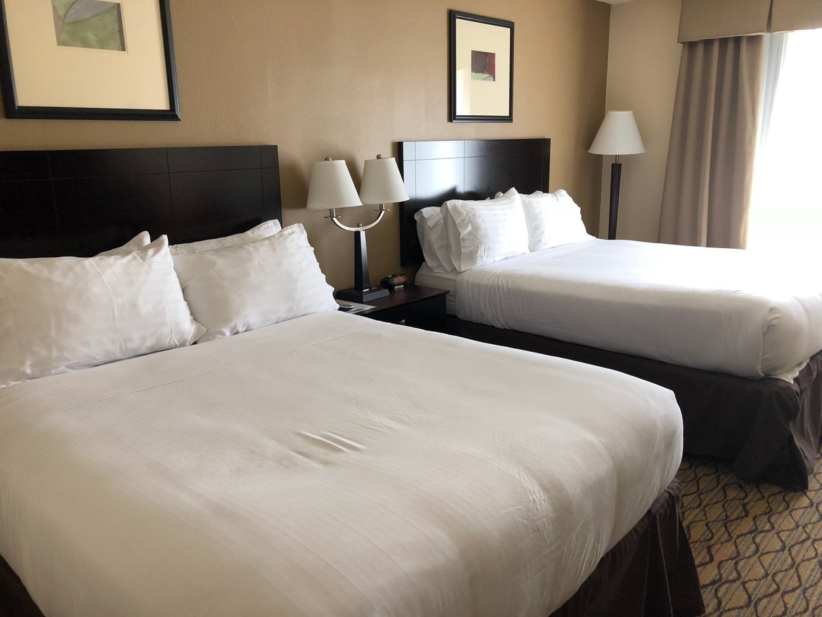 HOLIDAY INN EXPRESS & SUITES MILFORD, AN IHG HOTEL $127 ($̶1̶3̶5̶ ...