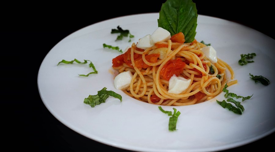 spaghetti pomodorini e mozzarella