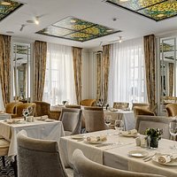 Большой зал ресторана