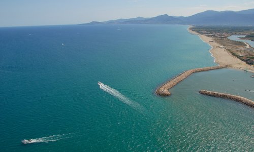 Nombreux sports et loisirs nautiques dans la station - Photo par Tourisme Saint-Cyprien