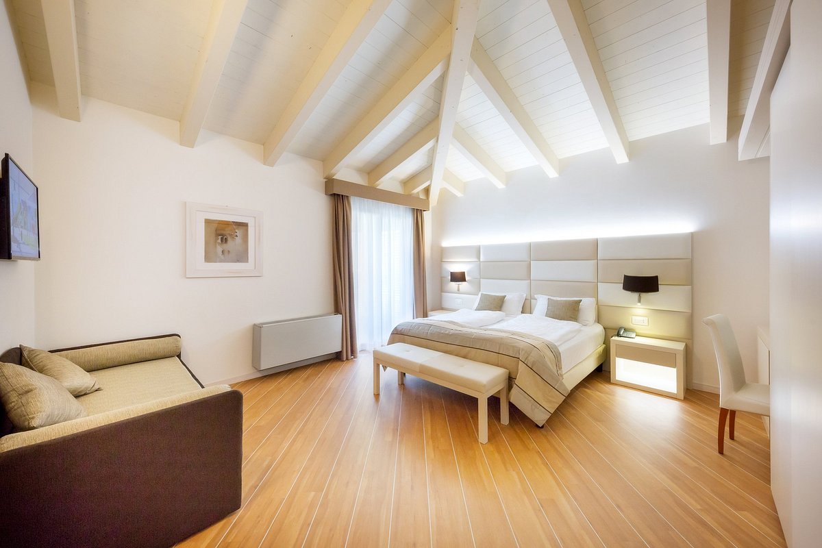 INTERNATIONAL BEACH - Hotel Reviews & Price Comparison (Caorle, Italy ...