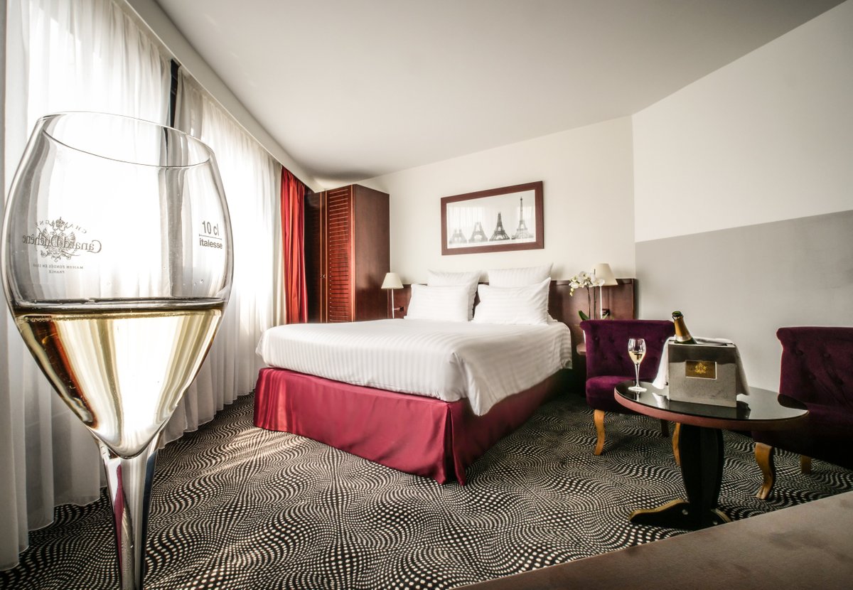 Париж отзывы. Отель Hôtel Concorde Montparnasse в Париже. Кровати в отеле Парижа. Le select Montparnasse Interior. Montparnasse Hotel Paris Paris Rotten Tooth.