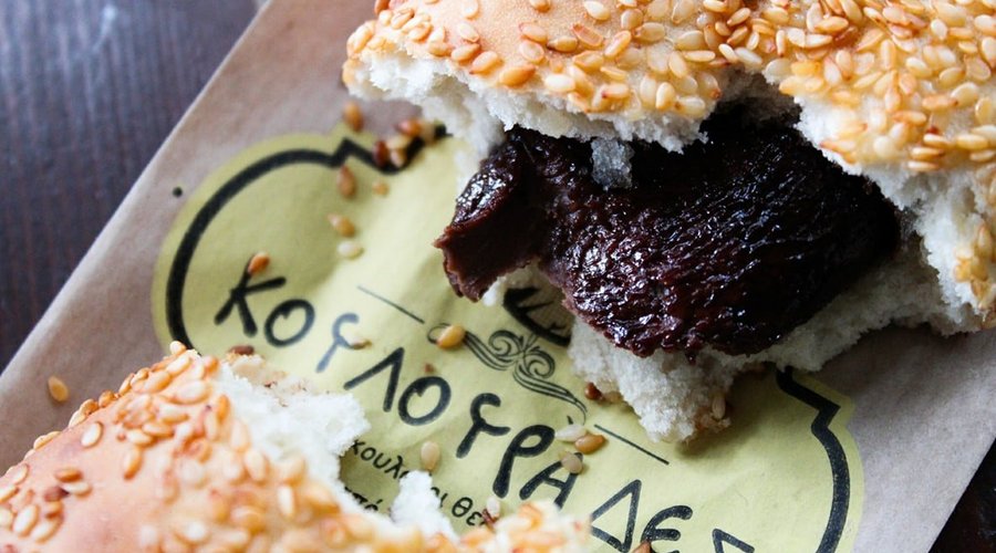 Stuffed bagel with chocolate & cookies.