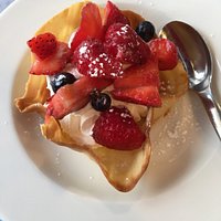 Tuile chantilly maison et fruits rouge