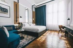Room & Suite