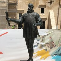 De Valette statue
