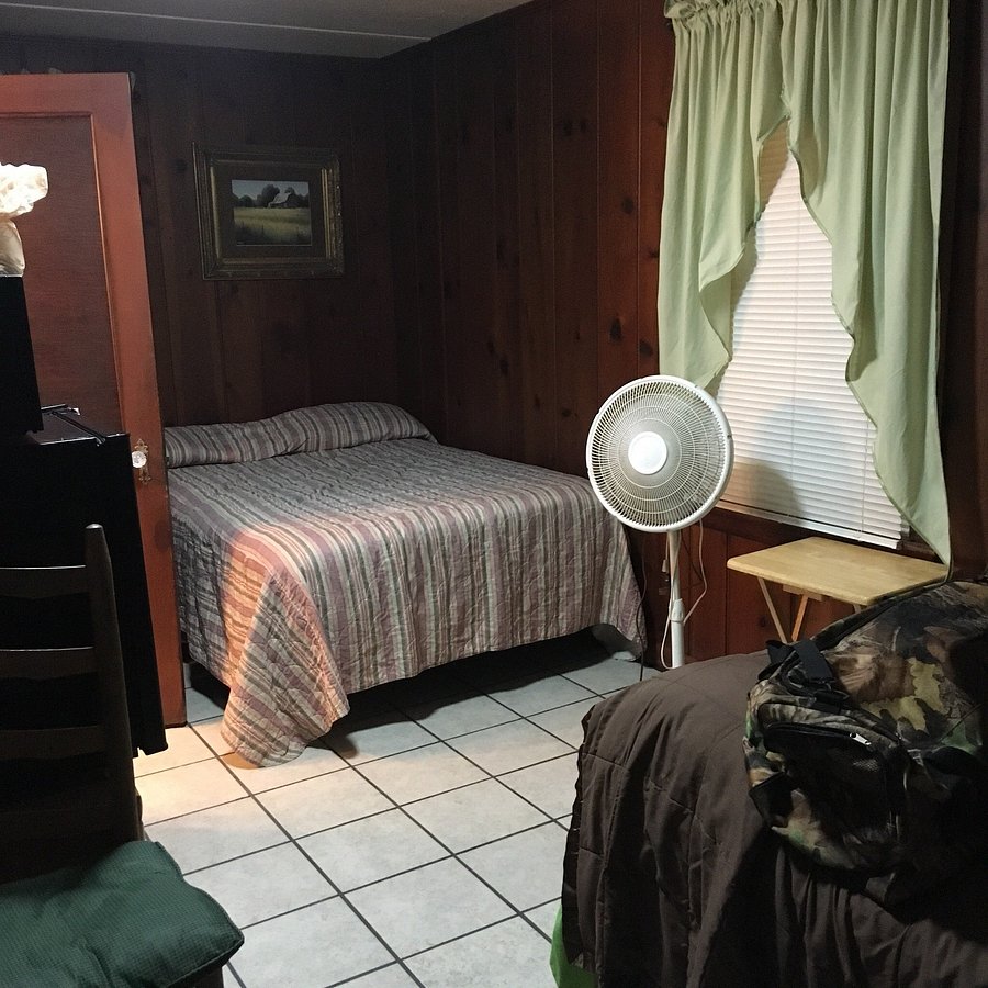 COLONIAL MOTEL - Hotel Reviews (Prairie Grove, AR) - Tripadvisor