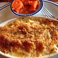 Lobster Mac & Cheese with Buttered Carrots