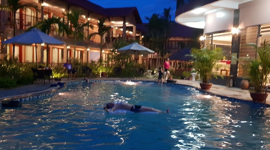 Sunny House Resort