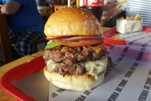 12 Best Burgers in Medellín: Best Burger Places in the Aburrá Valley