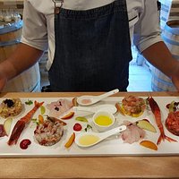 Degustazione dei nostri crudi di mare in taglio Sashimi e le nostre tartare condite