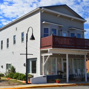 Bunkhouse Inn, Augusta, Montana