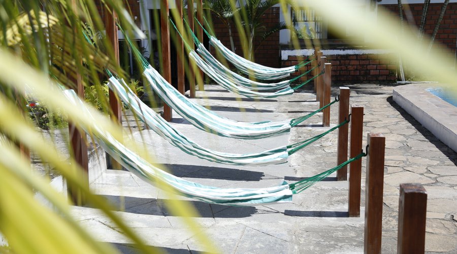 Zona de Hamacas al pie de la piscina.