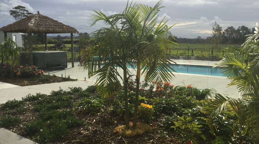 Pool & spa, so nice.