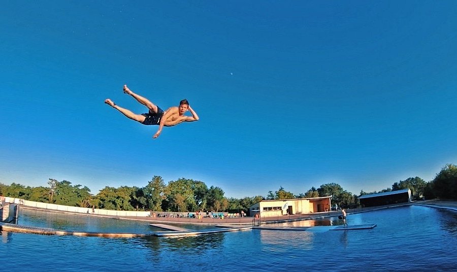 Gliss-Up Water Jump Parc image