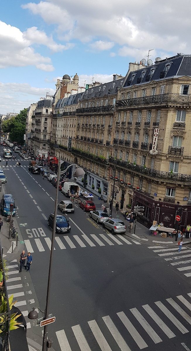 Discover the Rue des Bulles in Paris, France