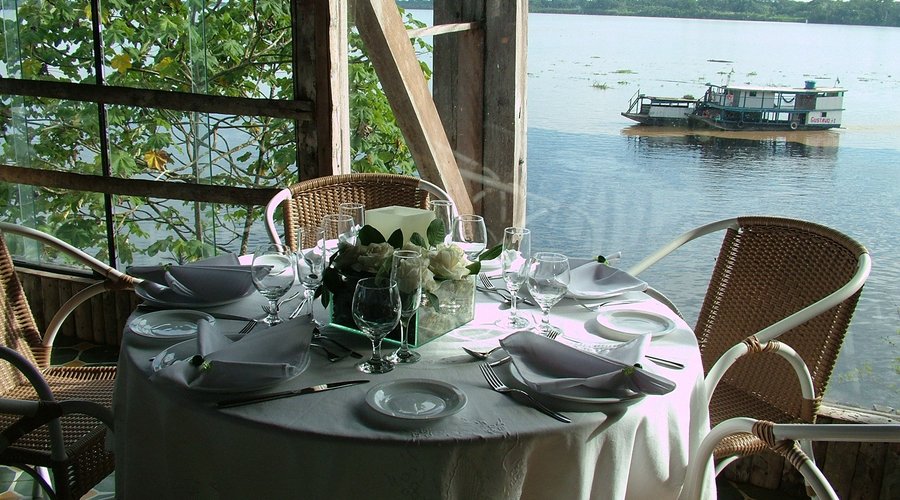 Belíssima vista do restaurante, do outro lado, a riviera boliviana!