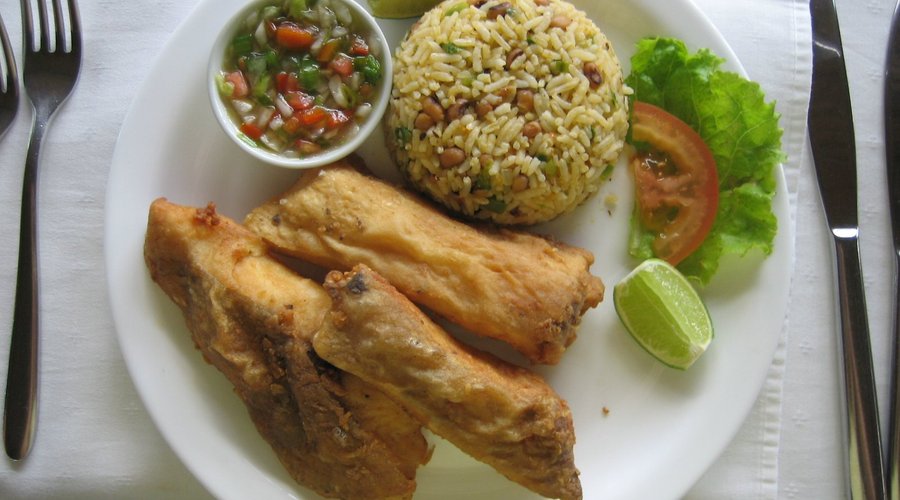 Deliciosos pratos regionais e internacionais no restaurante do Pakaas!