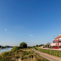 Hotel - Restaurant - Brasserie Valuas, gelegen aan de maas in Venlo.