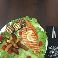 Семга на гриле с овощами, 340 руб