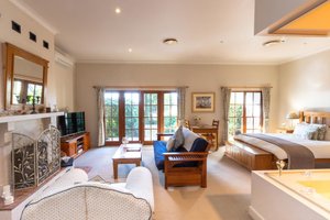 Room & Suite