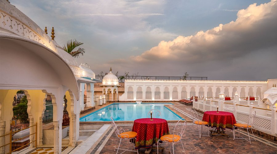 Roof top swimming pool !