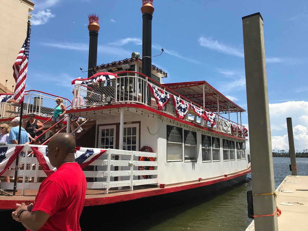 riverboat cruise in st. louis