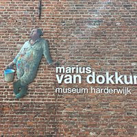 Gevel van Museum Marius van Dokkem.